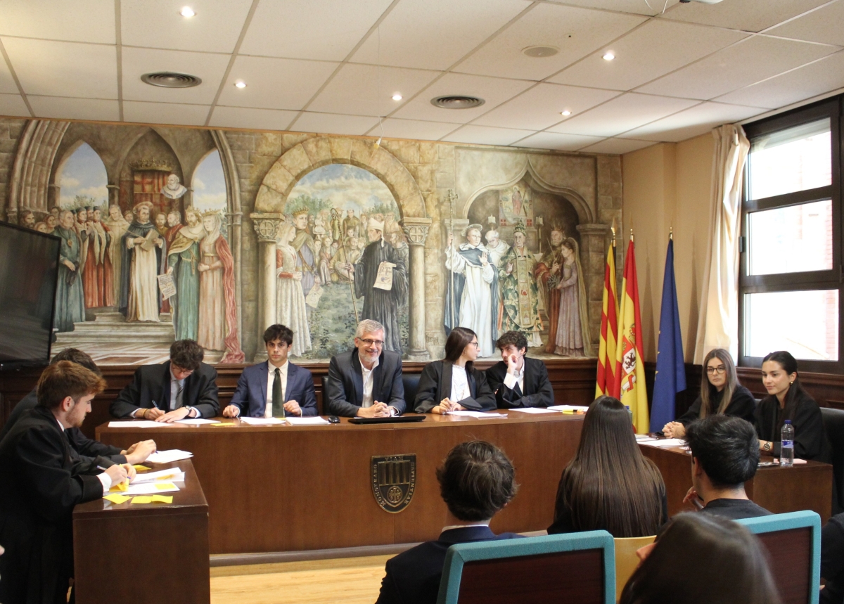 Estudiants de Dret de la CEU UAO practiquen les seves habilitats de comunicació jurídica simulant un judici real